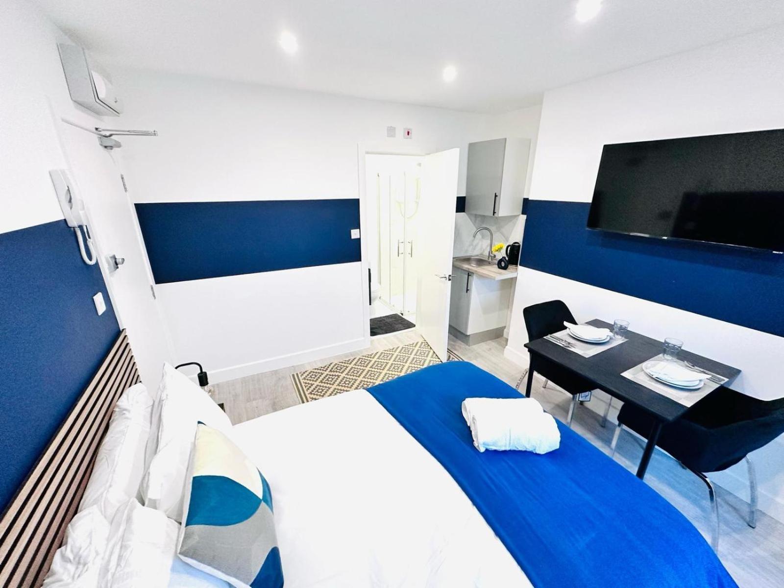 London 58 Blue House City Center Studio, Top Spot Экстерьер фото