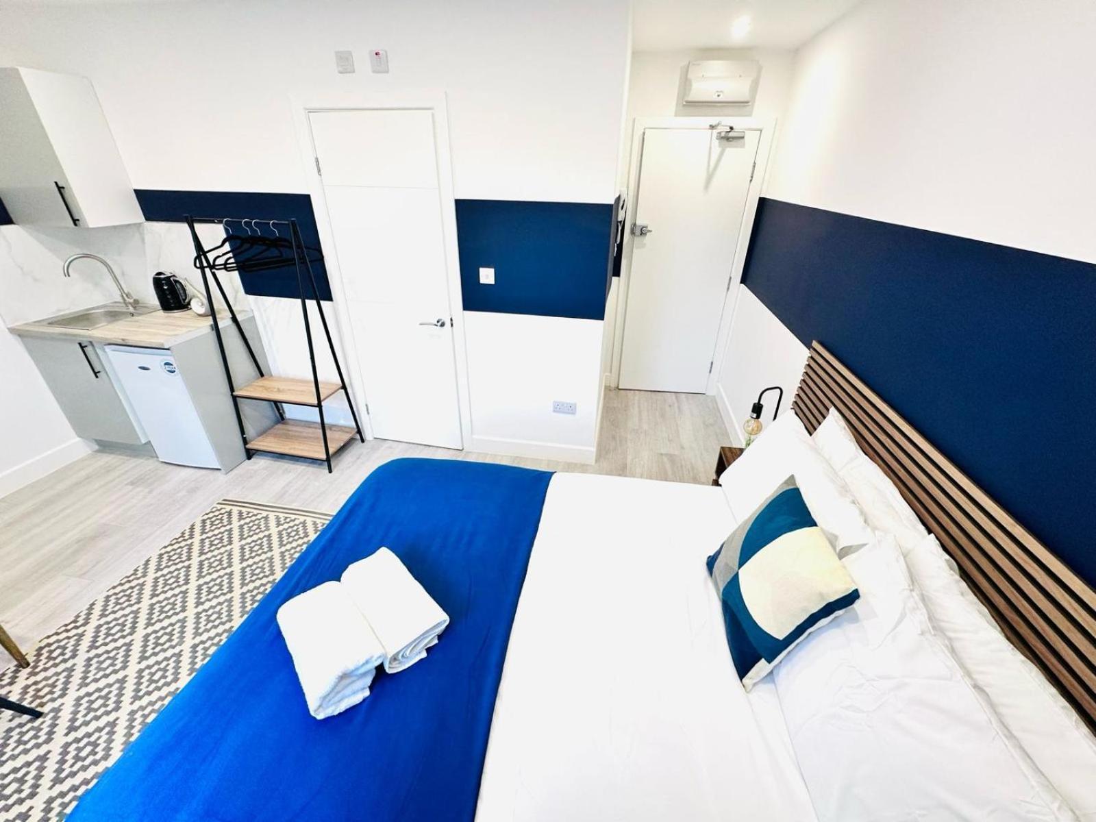London 58 Blue House City Center Studio, Top Spot Экстерьер фото