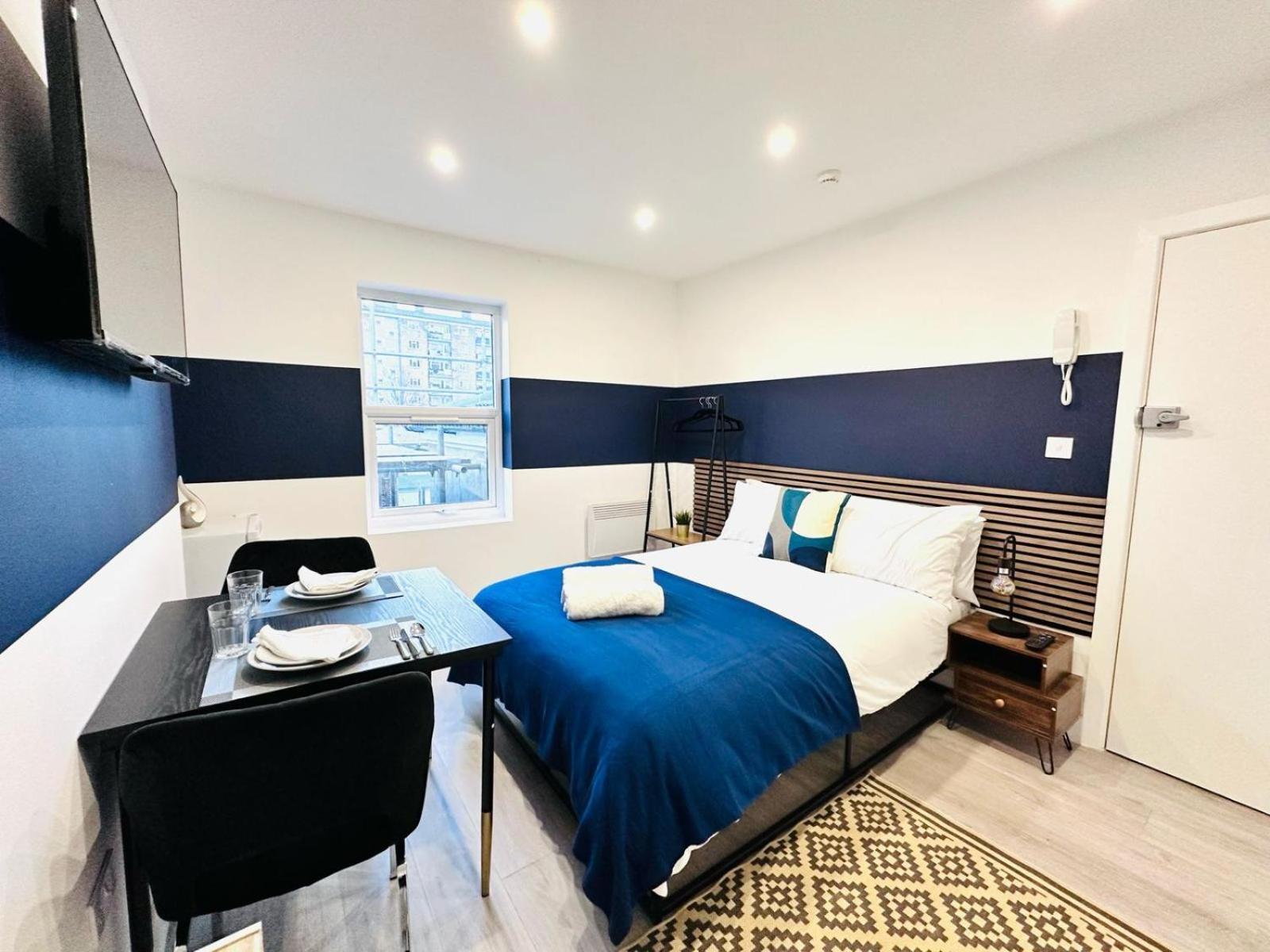 London 58 Blue House City Center Studio, Top Spot Экстерьер фото