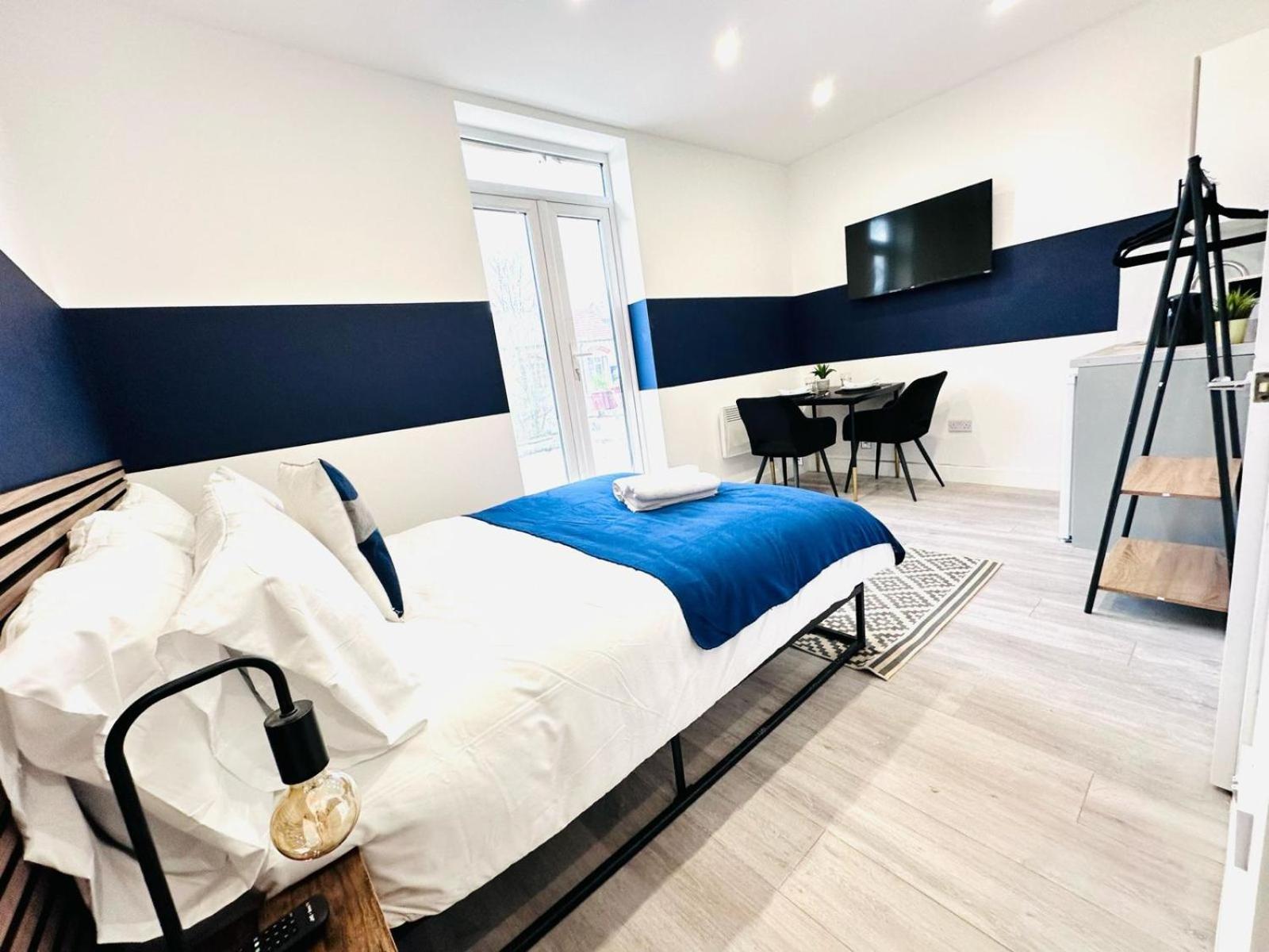 London 58 Blue House City Center Studio, Top Spot Экстерьер фото